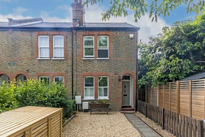 2 Bedroom Semi-Detached House To Rent In Grove Footpath, Surbiton, KT5