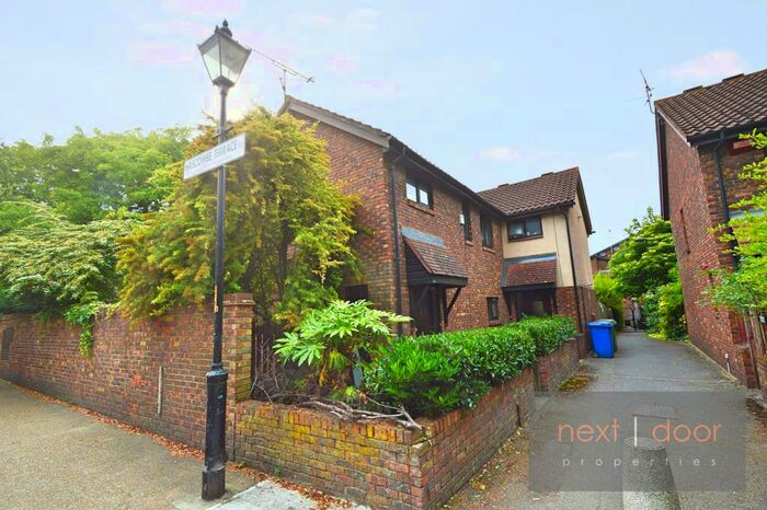 3 Bedroom Detached House To Rent In Love Walk, Camberwell, SE5
