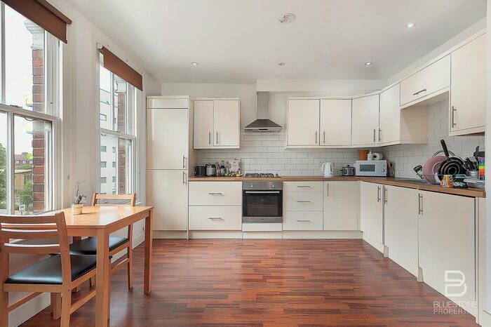 3 Bedroom Flat To Rent In Coldharbour Lane, London, SE5