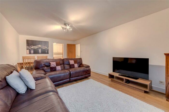 2 Bedroom Flat To Rent In Hamilton House, Victory Place, E14