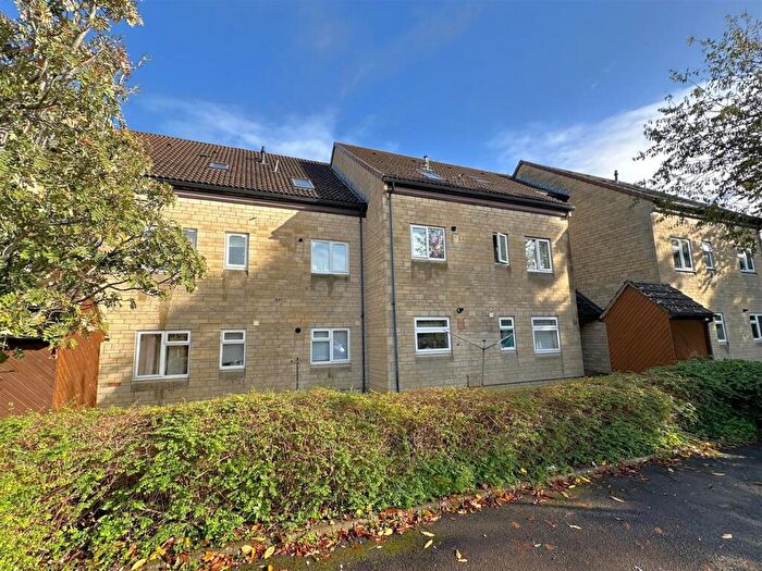 2 Bedroom Flat For Sale In Charter Road, Chippenham, SN15