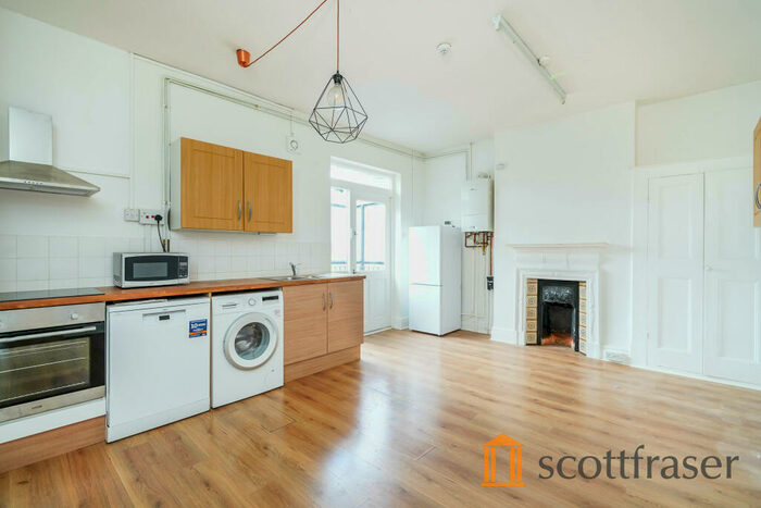 2 Bedroom Apartment To Rent In Banbury Road, Summertown, OX2