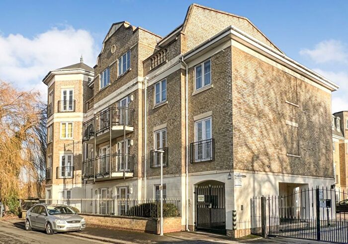 2 Bedroom Flat For Sale In Flat Regents Riverside, Brigham Road, Reading, Berkshire, RG1
