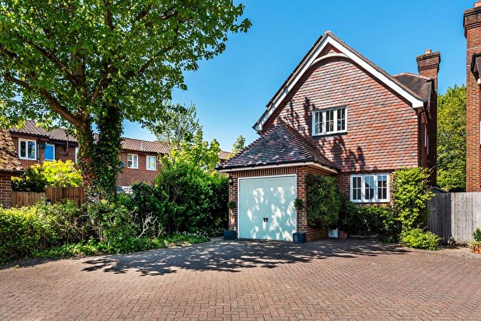 4 Bedroom Detached House For Sale In Squerryes Mede, Westerham, Kent, TN16