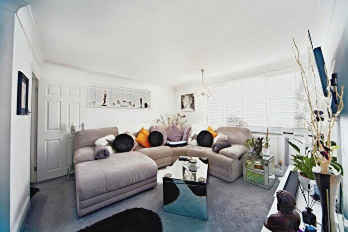 1 Bedroom Flat For Sale In Lennox Gardens, Croydon, Surrey, CR0