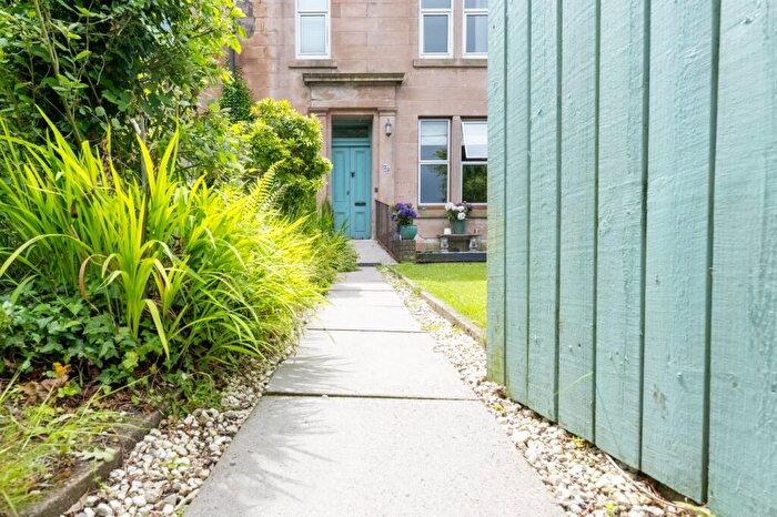 2 Bedroom Flat For Sale In Cove Road, Gourock, PA19