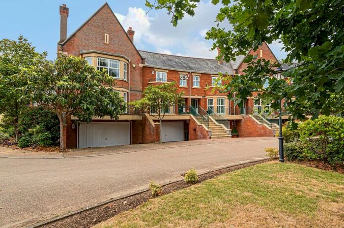 4 Bedroom Town House To Rent In Sandy Lane, Virginia Water, GU25