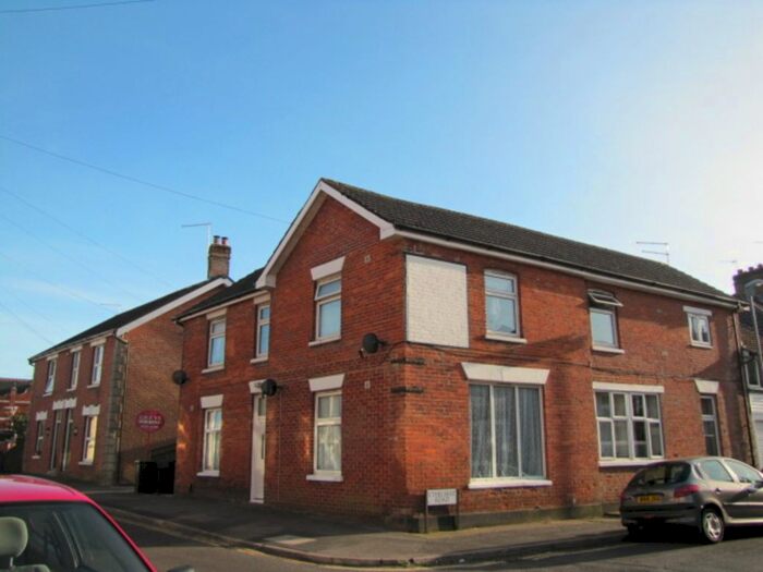 1 Bedroom Flat To Rent In Grove Road, Wimborne, BH21