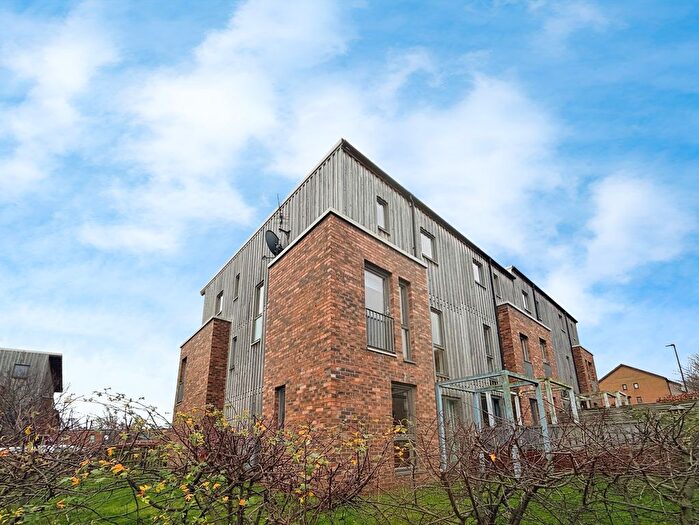 4 Bedroom Town House To Rent In Lang Rigg, Edinburgh, EH30