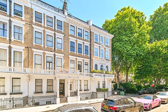 2 Bedroom Flat For Sale In Ovington Gardens, London, SW3