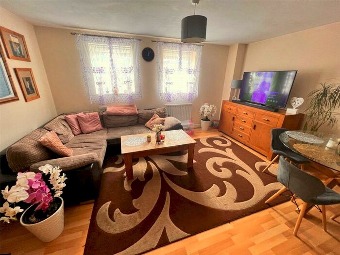 2 Bedroom Flat To Rent In Curzon Street, Burton-On-Trent, Staffordshire, DE14