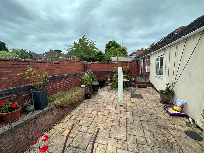 1 Bedroom Flat To Rent In Egham Avenue, Exeter, EX2