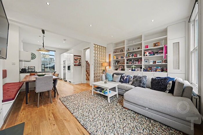 3 Bedroom Maisonette For Sale In Allcroft Road, Kentish Town, NW5