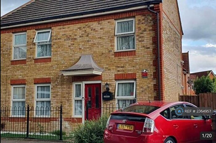2 Bedroom End Of Terrace House To Rent In Foxglove Road, Romford, Rush Green, RM7