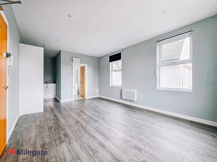 Studio To Rent In Hamlet Court Road, Westcliff-On-Sea, SS0