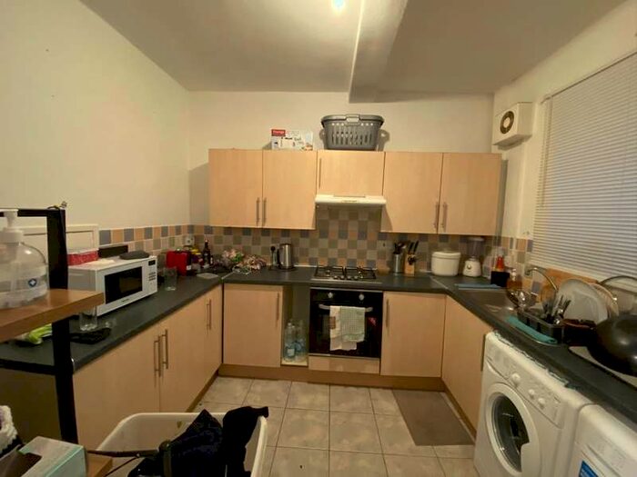2 Bedroom Flat To Rent In Sedgley House, Wray Crescent, London, N4