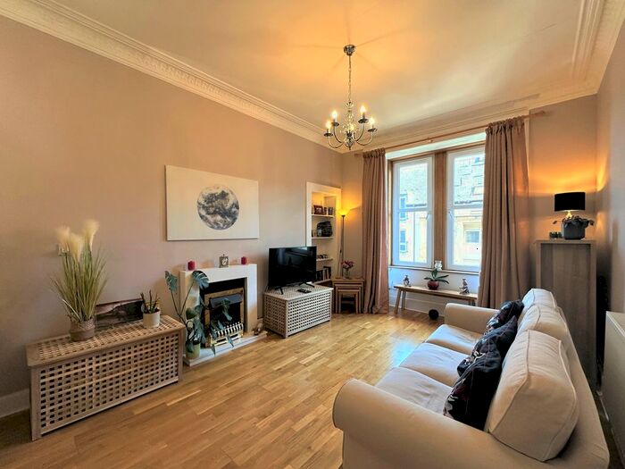 2 Bedroom Flat To Rent In Waverley Park, Edinburgh, EH8
