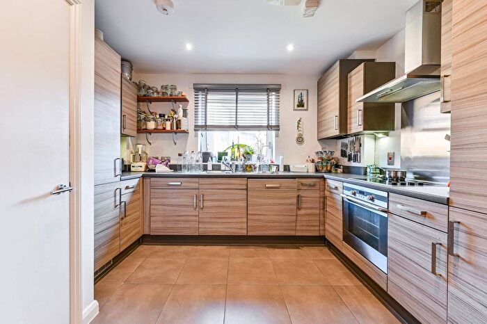 2 Bedroom Flat To Rent In Northwold Road, Hackney, London, E5