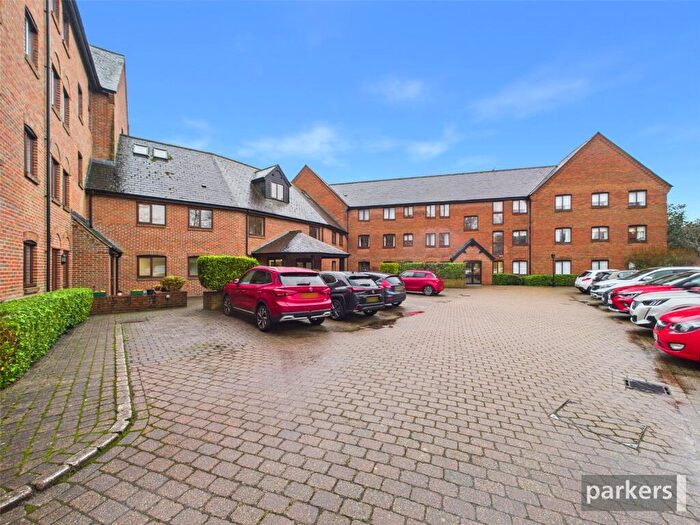 1 Bedroom Apartment For Sale In Silk Lane, Twyford, Reading, Berkshire, RG10