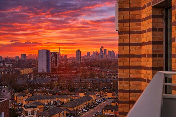 2 Bedroom Flat For Sale In St Andrews Development, Bow, E3