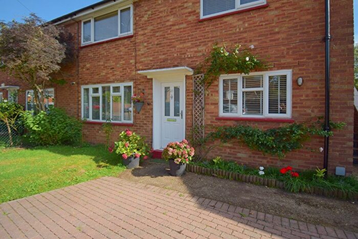 2 Bedroom Maisonette For Sale In Mills Crescent, Seal, Sevenoaks, TN15