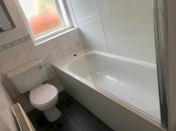 2 Bedroom Flat To Rent In Stenhouse Gardens North, Edinburgh, EH11