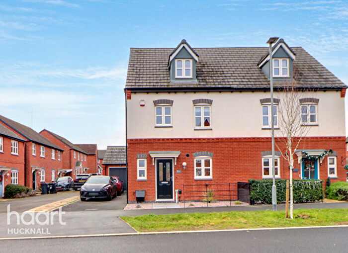 4 Bedroom Semi Detached House For Sale In Chadburn Road, Nottingham, NG15