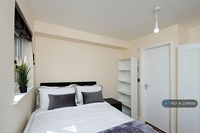 3 Bedroom Flat To Rent In Leigh Road, Birmingham, B8