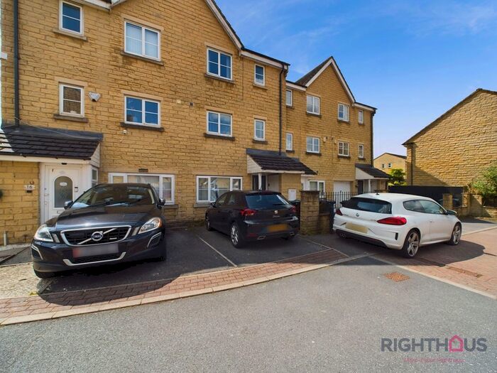 5 Bedroom Town House For Sale In Fewston Avenue, Bradford, BD6
