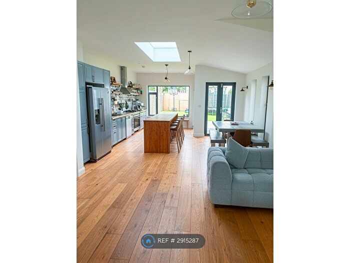 4 Bedroom Terraced House To Rent In Squires Lane, London, N3