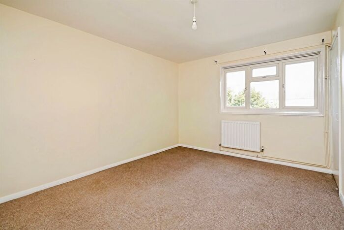 2 Bedroom Flat For Sale In Leiden Road, Headington, Oxford, OX3