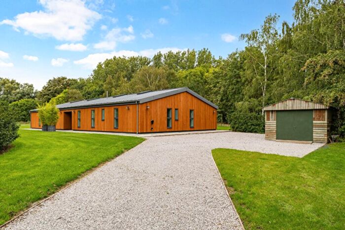 4 Bedroom Bungalow For Sale In Poppy Hill, Henlow, Bedfordshire, SG16