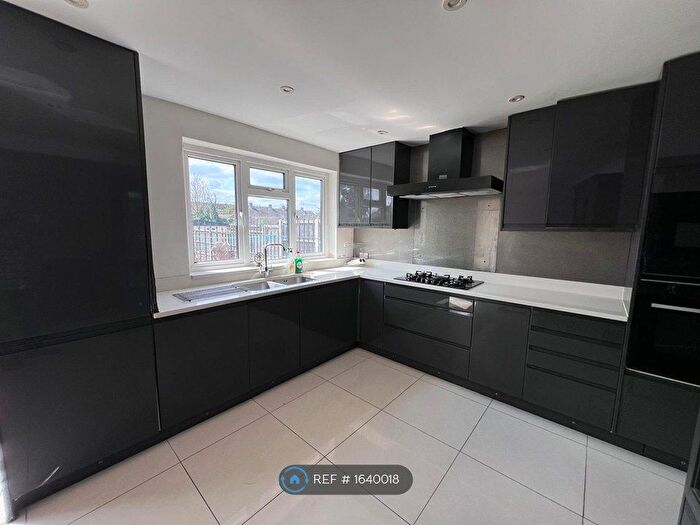 5 Bedroom Terraced House To Rent In Rosebery Avenue, Harrow, HA2