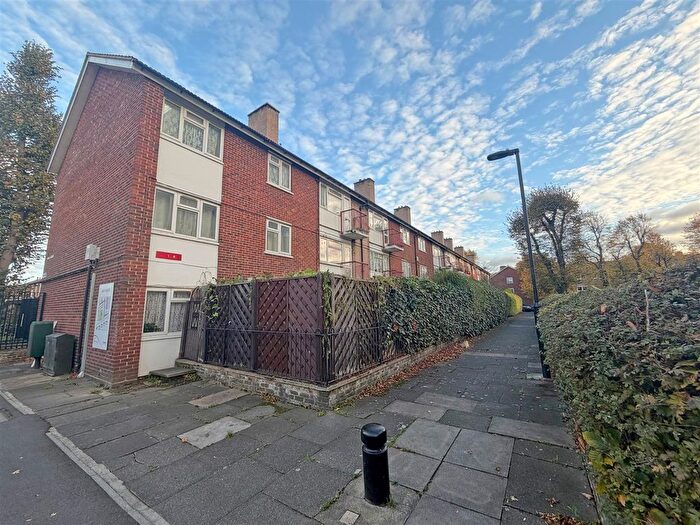 2 Bedroom Flat To Rent In Claremont Road, Forest Gate, E7