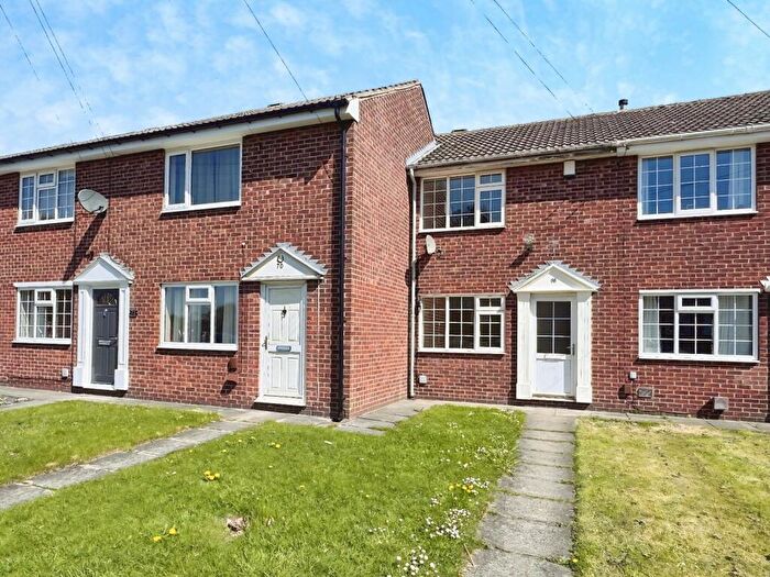 2 Bedroom Town House For Sale In Oakway, Birkenshaw, BD11