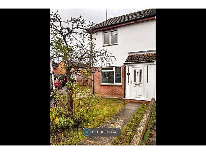 3 Bedroom End Terrace House To Rent In Meadow Way, Aylesbury, HP20