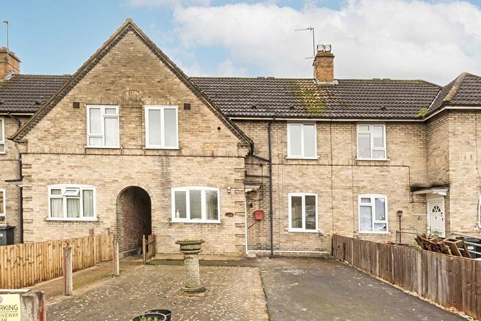 3 Bedroom Property To Rent In Winslow Way, Hanworth, TW13