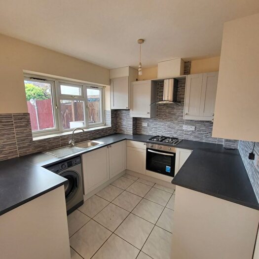 6 Bedroom Property To Rent In Fermoy Road, Greenford, UB6