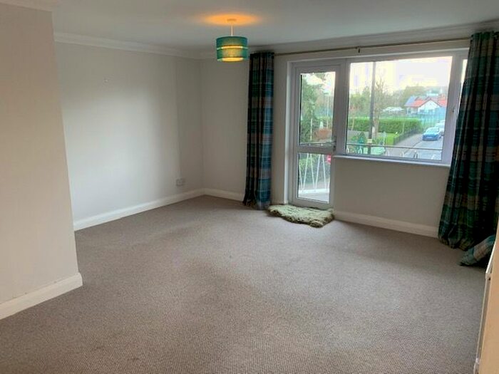 3 Bedroom Flat To Rent In Beach Road, Penarth, CF64