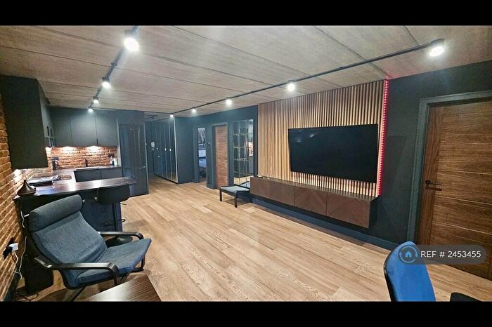 3 Bedroom Flat To Rent In Pampisford Road, London, CR2