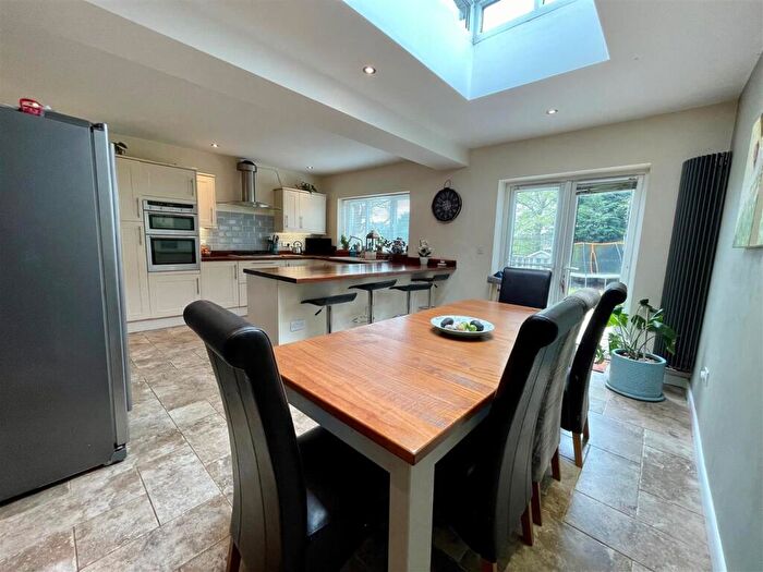 4 Bedroom Semi Detached House For Sale In Alcester Road, Stratford-Upon-Avon, CV37