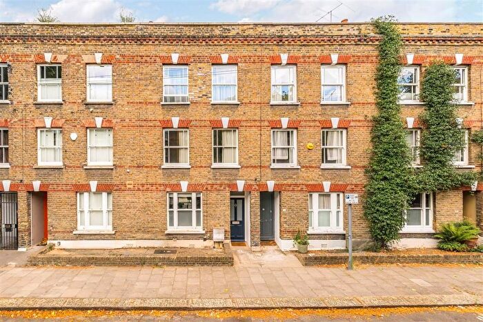 3 Bedroom Terraced House For Sale In Henshaw Street, Walworth, SE17