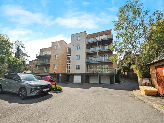 2 Bedroom Apartment For Sale In Hill Lane, Southampton, Hampshire, SO15