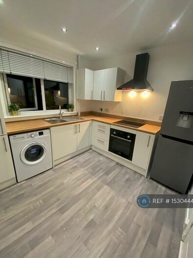 2 Bedroom Flat To Rent In Sir Michael Street, Greenock, PA15