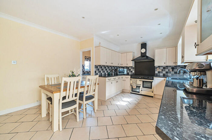 4 Bedroom Detached House For Sale In Hanningtons Way, Burghfield Common, Reading, Berkshire, RG7