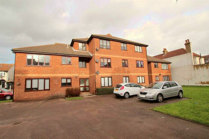 2 Bedroom Flat To Rent In Queens Avenue, Leigh On Sea, SS9