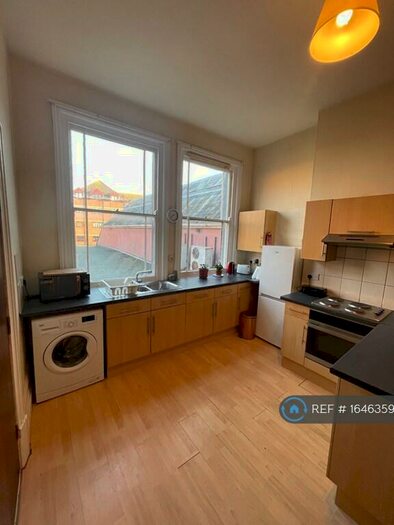 3 Bedroom Flat To Rent In High Street, Gosport, PO12