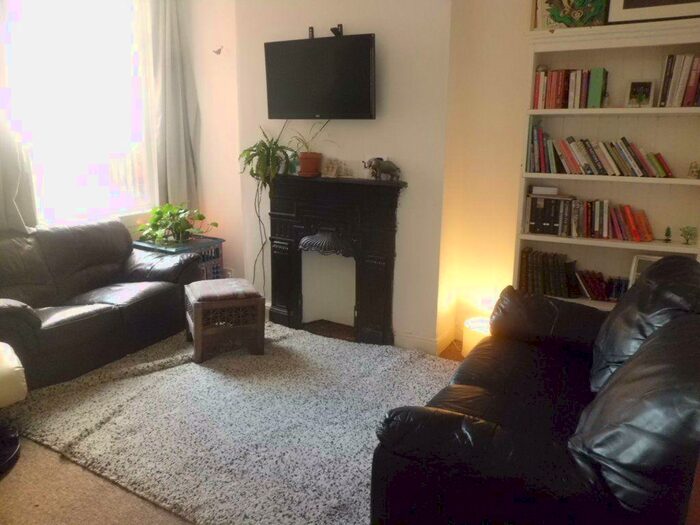 3 Bedroom House To Rent In Dawlish Road, B29