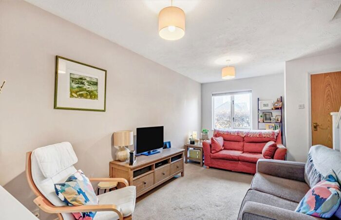 2 Bedroom Terraced House For Sale In Peartree Avenue, Earlsfield, London, SW17
