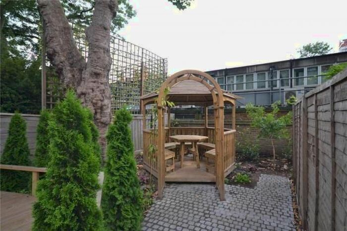 Studio To Rent In Penywern Road, Earls Court, London, SW5